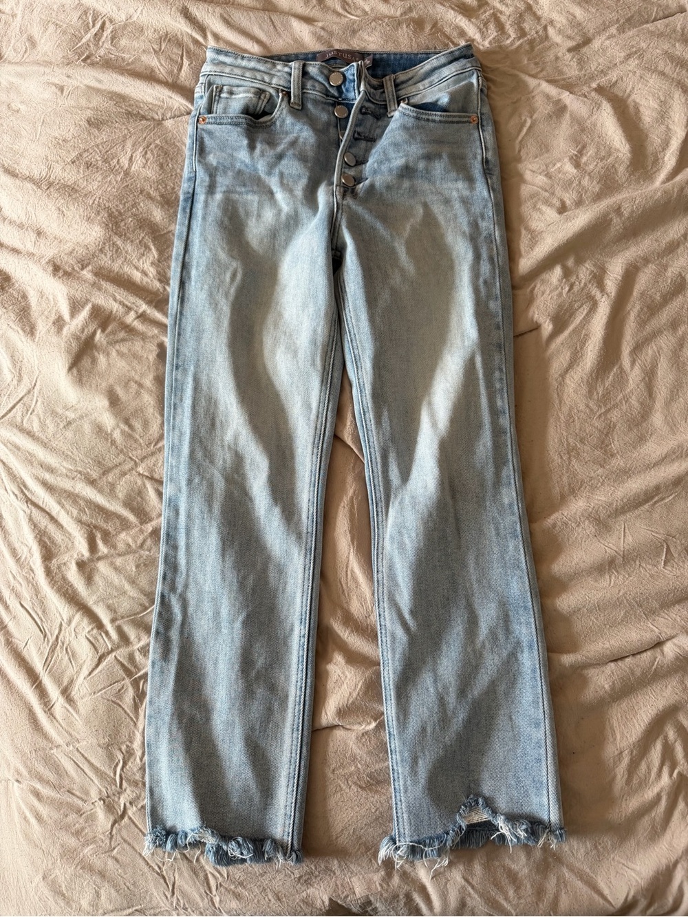 Light Wash Straight-Leg Women’s Jeans - Light Blue